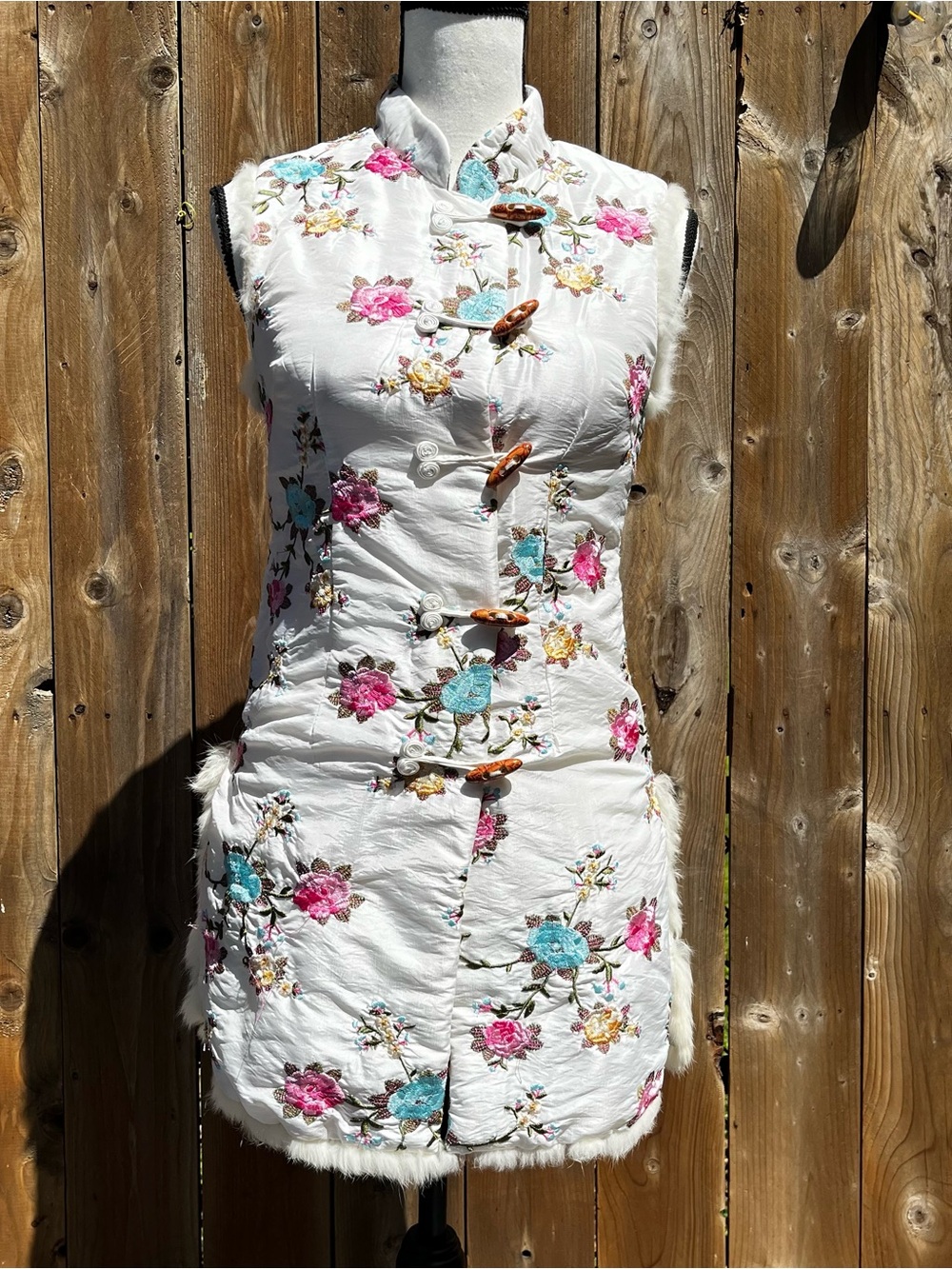 Chinese Winter Sleeveless Floral Fur Embroidered Cheongsam White Dress